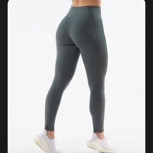 BRAND NEW Alphalete Pulse Kinetic Leggings